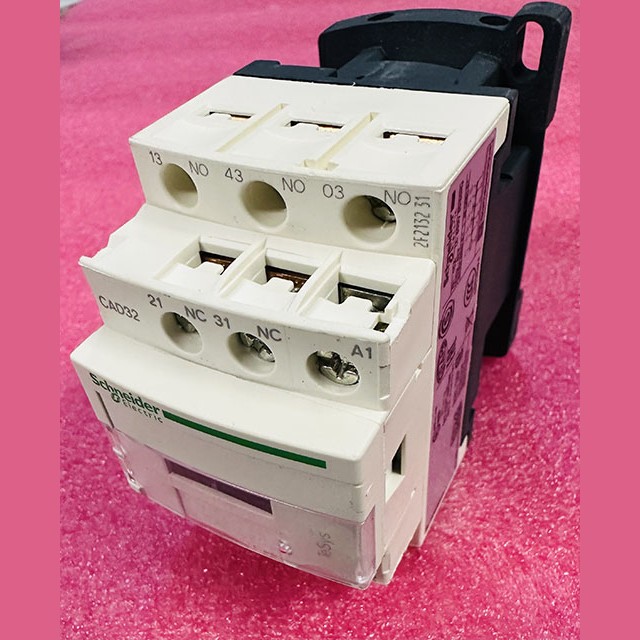 Контактор CAD32M7 220V 10A Schneider Electric