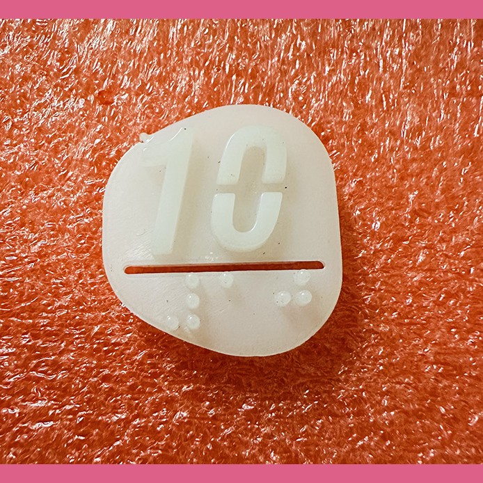 Вставка '10' MAA251D110 Otis