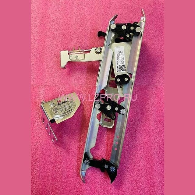 Отводка дверей кабины правая с замком L-460 mm 40/10 VF - 50/11 VF T2 CDL-VF00CD000 Fermator