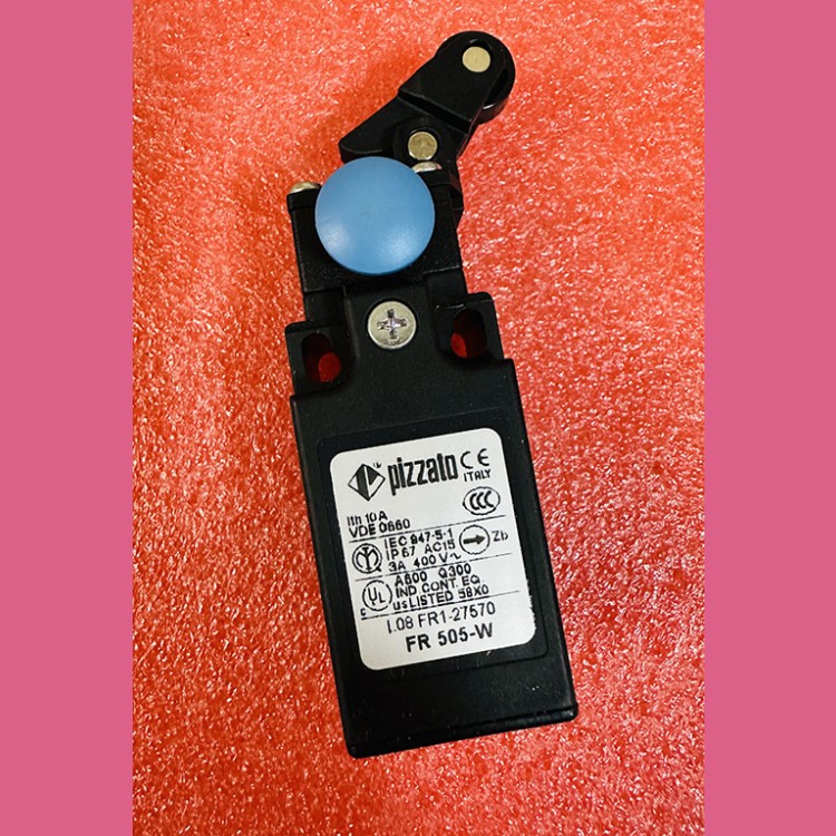Выключатель блокировочный с фиксацией FR 505-W Pizzato