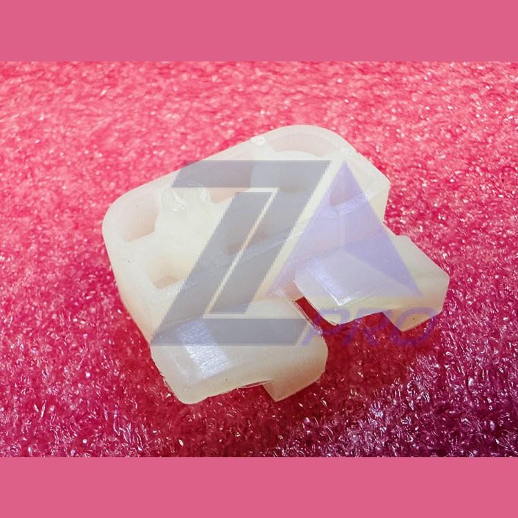 Фиксатор панели приказов левый KM787286H01 Kone