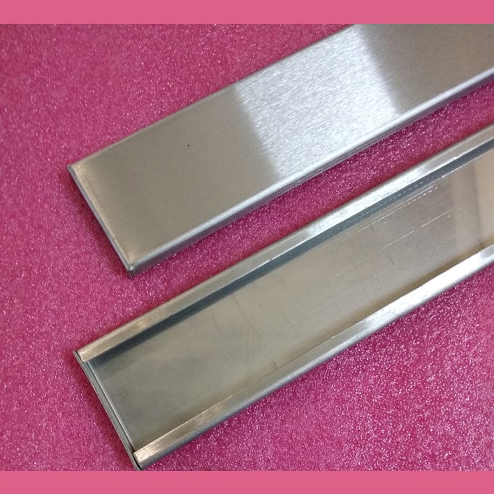 Плинтус кабины L-1098 мм нерж.сталь шлиф. ZAA402DV