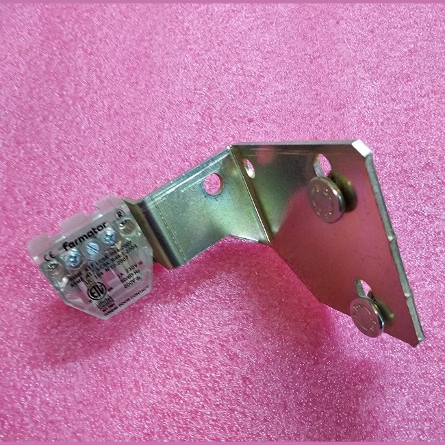 Контакт дверей в сборе с кронштейном крепления KCE.400000000 Fermator