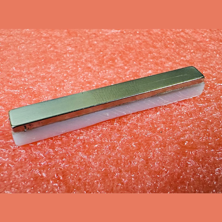 Магнитный шунт дверей шахты и кабины ZAA233CAA1 Otis