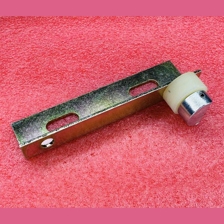 Кронштейн двери больничного лифта верхний правый 053Н.03.10.300А ЩЛЗ