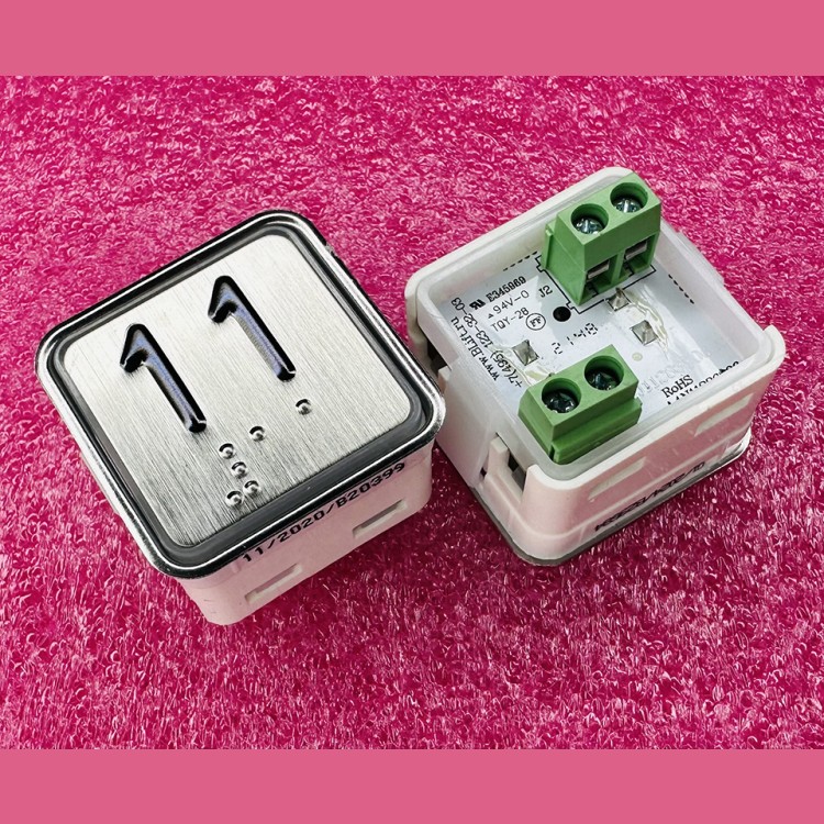 Модуль кнопочный квадратный красная подсветка код брайля "11" A4N11286$06 KA302-S-R-11 ЩЛЗ