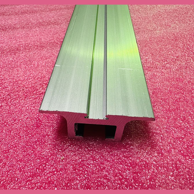 Направляющая поручня нижняя холостой ход L=2000мм GAA50AHF1 Otis