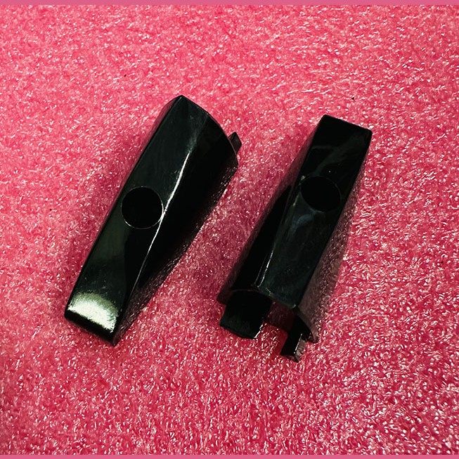 Торцевой наконечник левый однорядной щетки UR/OR-PA 6.6 KM5062471 Kone