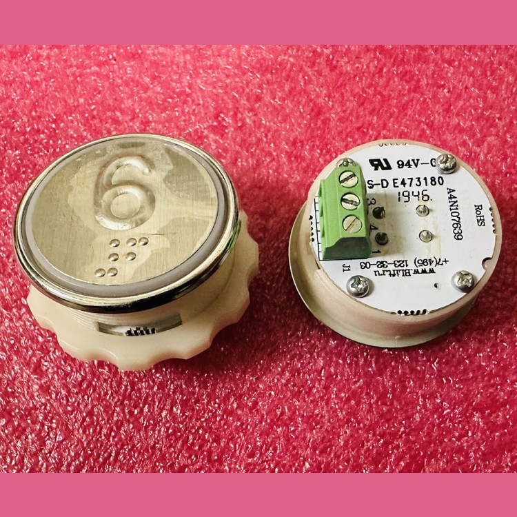 Кнопочный модуль с шрифтом Брайля 6 разъём под винт A4N107639 MA2D04-D-R-06 ЩЛЗ КМЗ