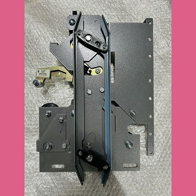 Каретка дверей кабины быстроходная правая 053Е.03.10.020А-01 Ecomaks ЩЛЗ