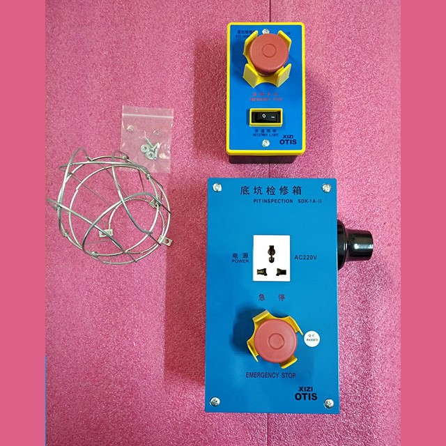 Розетка+выключатель крыши кабины в сборе с кнопками STOP XIZI OTIS XBA23750J