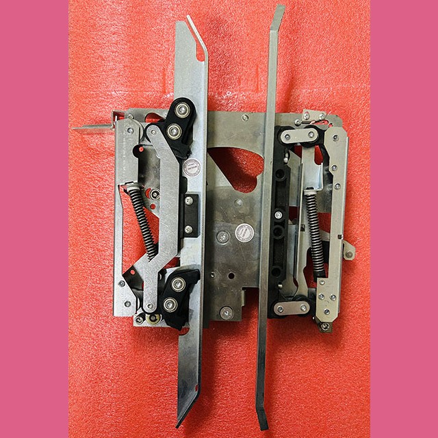 Отводка дверей кабины левая AMD01L-L1 NH=500 KM601500G05 Kone