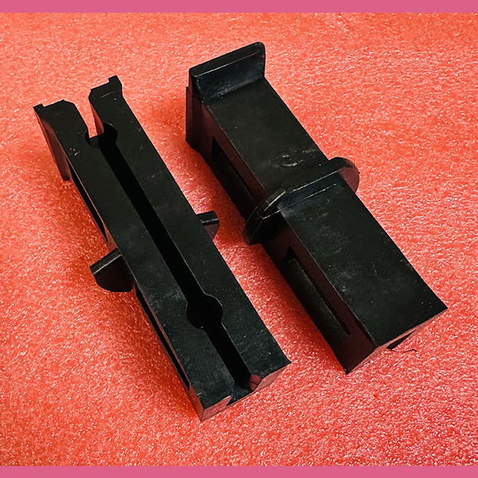 Вкладыш T-5мм башмака кабины L-130мм 6073203240 Thyssen (пр-во Россия)