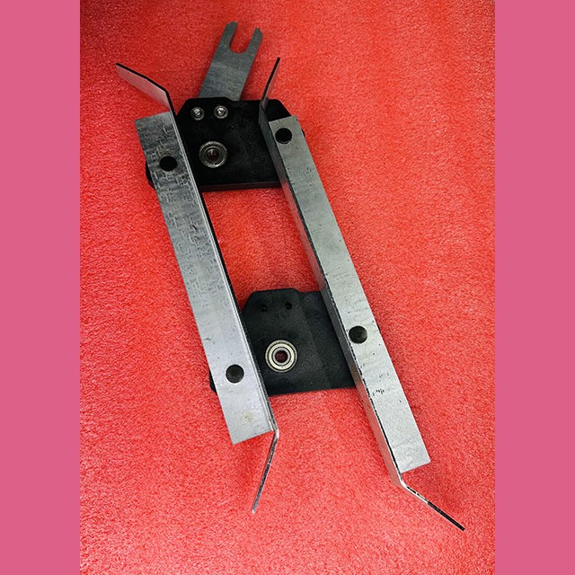 Отводка дверей кабины 0411МГ.33.30.130 КМЗ