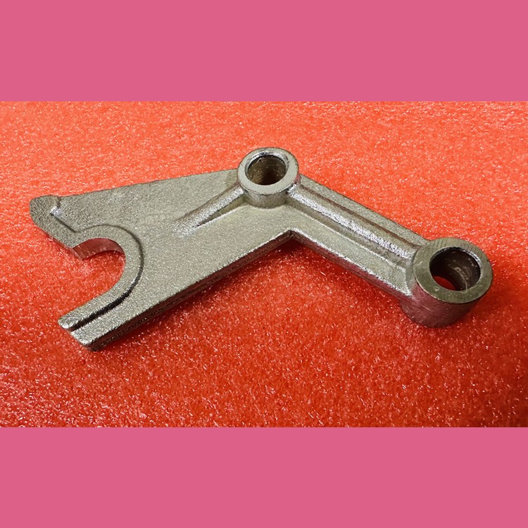 Рычаг отводки дверей кабины правый 0411.03.15.253 МЛЗ