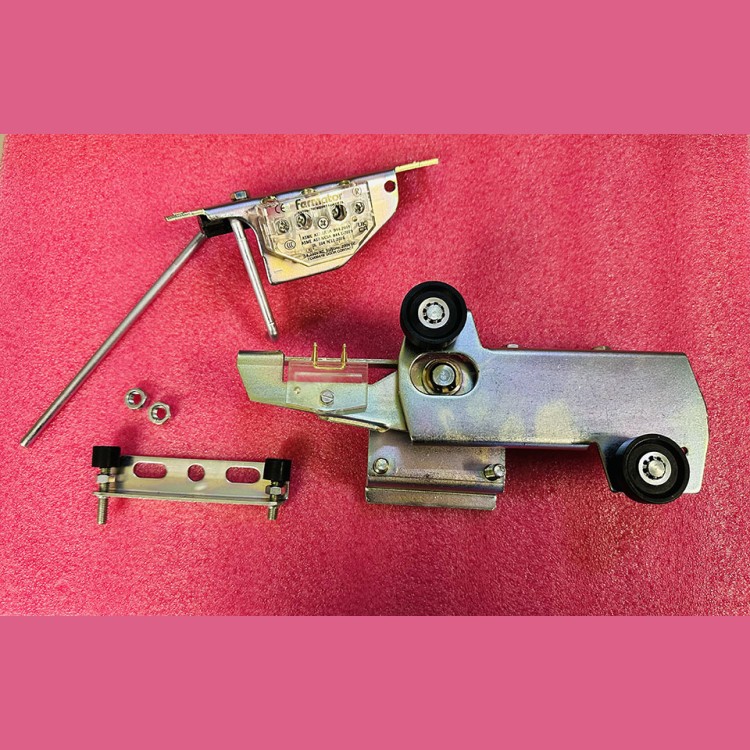 Замок дверей шахты в сборе комплект модель 40/10 ЛЕВЫЙ (правого открытия) CSP.4000RI000 Fermator