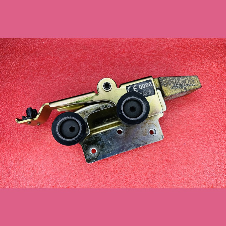 Замок ДШ правый Otis France FAA23400K1