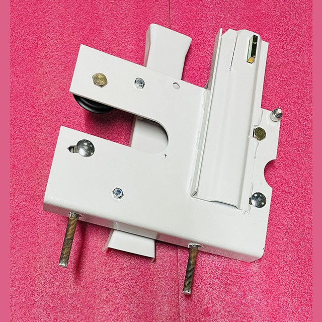 Каретка дверей кабины правая 0411.03.91.080Щ ЩЛЗ