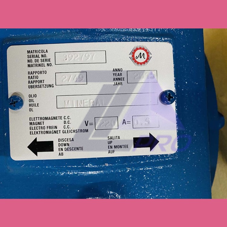 Лебедка M93 Left R.2/49 15kW (4P; 240S/H; VVVF; шкив 520х6х12 P=17) Montanari