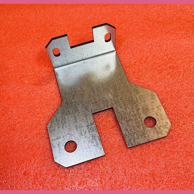 Установочный кронштейн (уголок) масленки кабины ZAA283ANW2