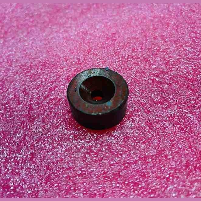 Магнит круглый ферритный с отверстием 20x10x4 мм 83023 ThyssenKrupp