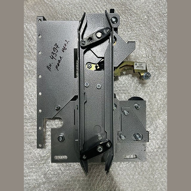 Каретка дверей кабины быстроходная левая 053Е.03.10.020А Ecomaks ЩЛЗ