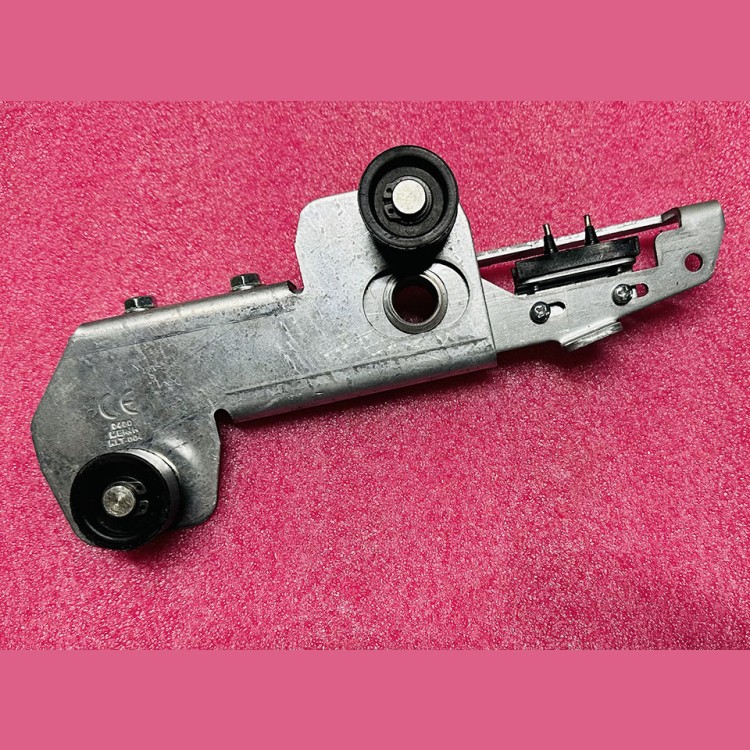 Замок дверей шахты правый (аналог CPP.4000RD000 Fermator) 0400 KLT.004 MERIM