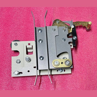 Отводка дверей кабины с кареткой левая проем 650-800мм 0411Е.03.10.020 Wellma...