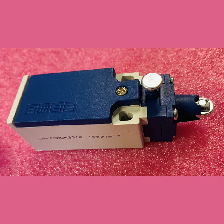 Выключатель концевой с ручным возвратом, плунжер с металлическим роликом Ø11мм L5K23MUM331R Emas