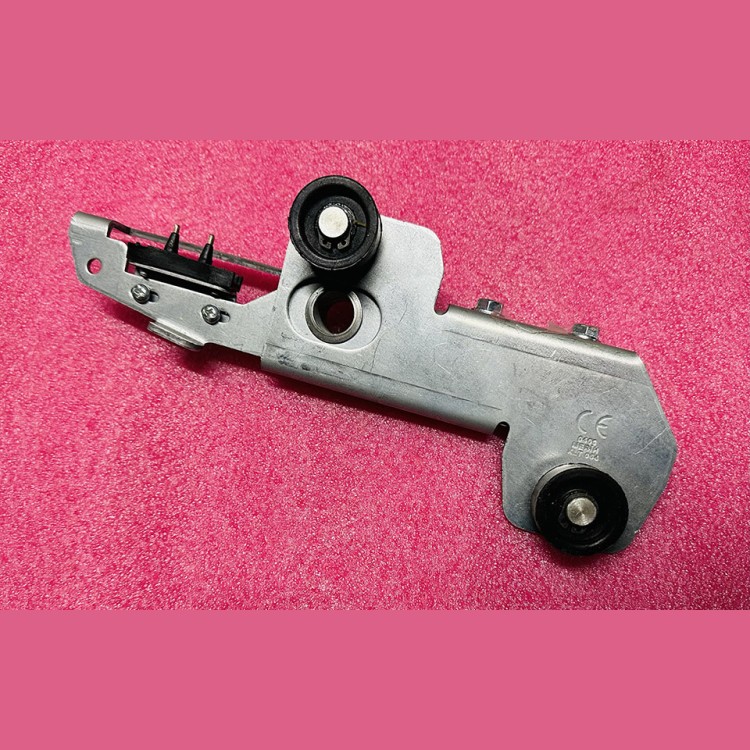 Замок дверей шахты левый (аналог CPP.4000RI000 Fermator) 0400 KLT.004 MERIM