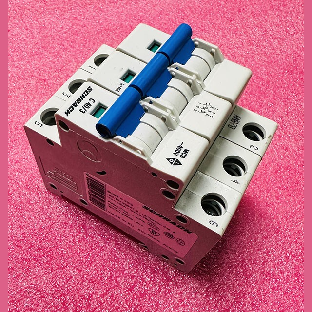 Автоматический выключатель 3P C40/3 BMS6 SCHRACK