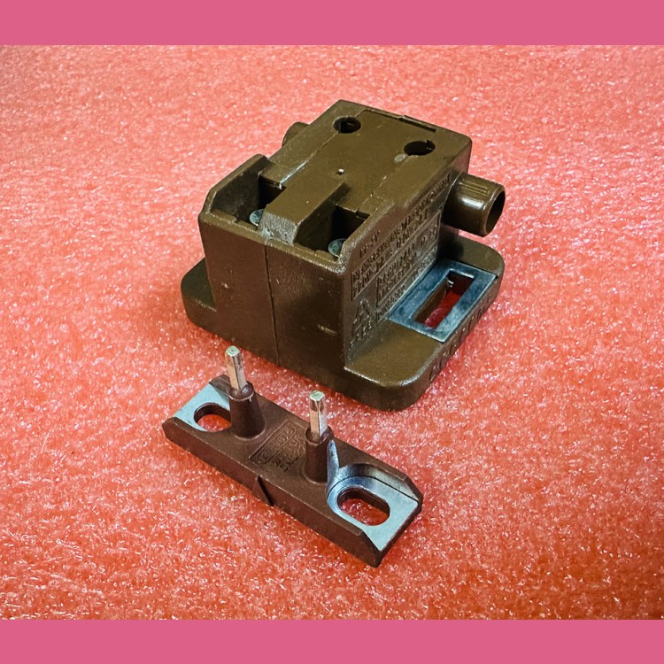 Выключатель (контакт с шунтом) дверей LS0000035 Technos Атлант