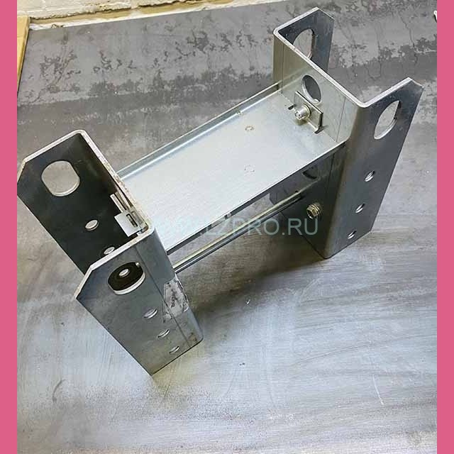 Комплект кронштейнов в сборе (отводного блока L-182 мм FAA266F1) ZBA347XV1 Otis